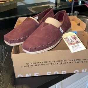 NEW IN BOX: Toms. Men Classic. Brown Leather.